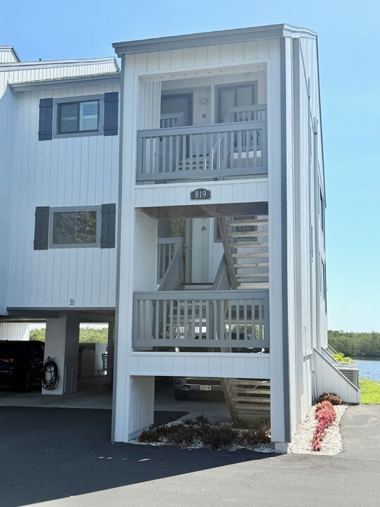 819 Bahia Del Sol Dr in Ruskin, FL - Foto de edificio