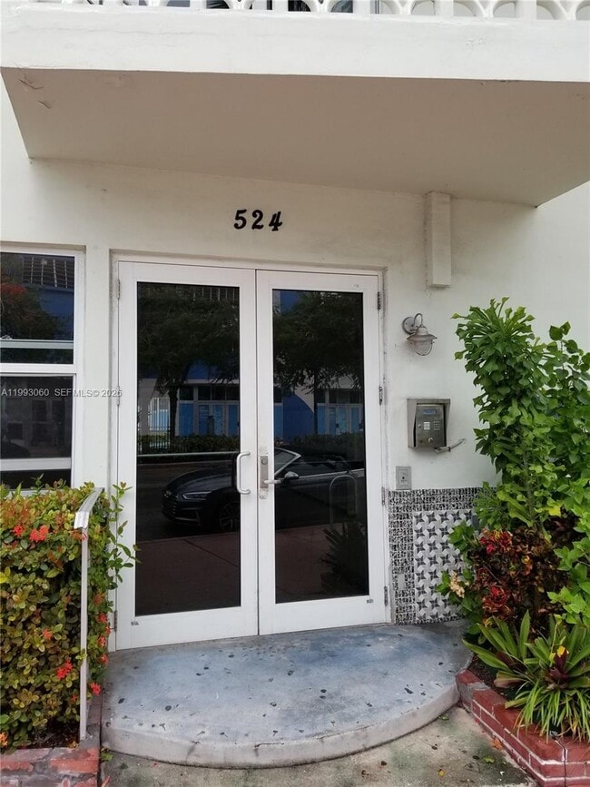 524 Washington Ave in Miami Beach, FL - Building Photo - Building Photo