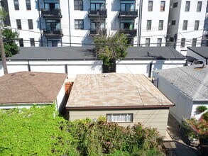 2318 W Diversey Ave, Unit Garden Apt in Chicago, IL - Building Photo - Building Photo