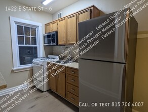 1422 E State St in Rockford, IL - Building Photo - Building Photo