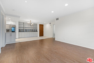 8600 Tuscany Ave in Los Angeles, CA - Building Photo - Building Photo