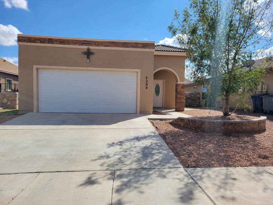 7204 Copper Sky Ct in El Paso, TX - Foto de edificio