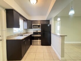 4340 NW 21st Ave in Fort Lauderdale, FL - Building Photo