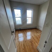 366 Centre St, Unit 5 in Boston, MA - Building Photo - Building Photo