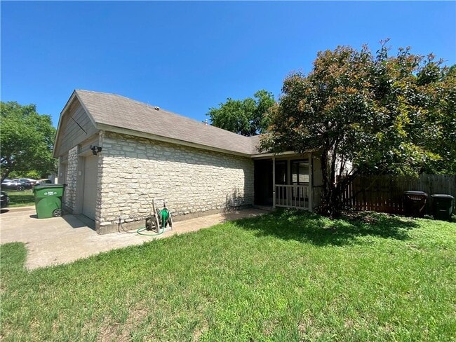 1109 Woodlief Trail in Round Rock, TX - Foto de edificio - Building Photo