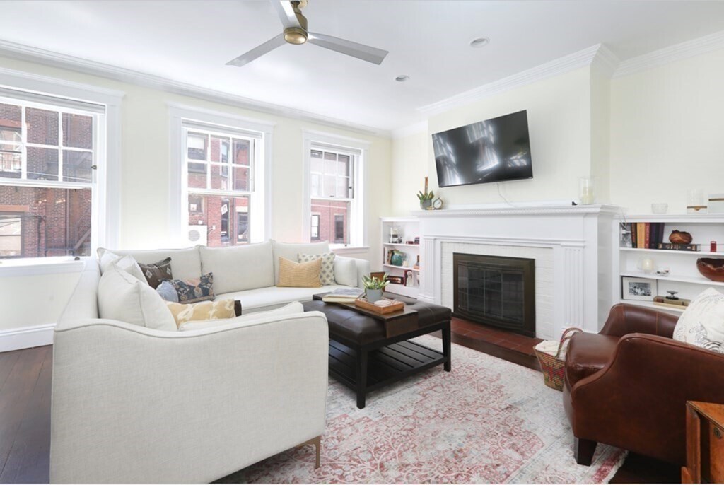 140 Commonwealth Ave in Boston, MA - Building Photo