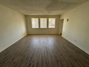 225 Camino Real, Unit 225 in Redondo Beach, CA - Foto de edificio - Building Photo