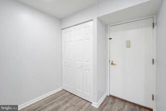 3800 Powell Ln in Falls Church, VA - Foto de edificio - Building Photo