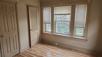 6312 Cates Ave, Unit 2e in University City, MO - Building Photo