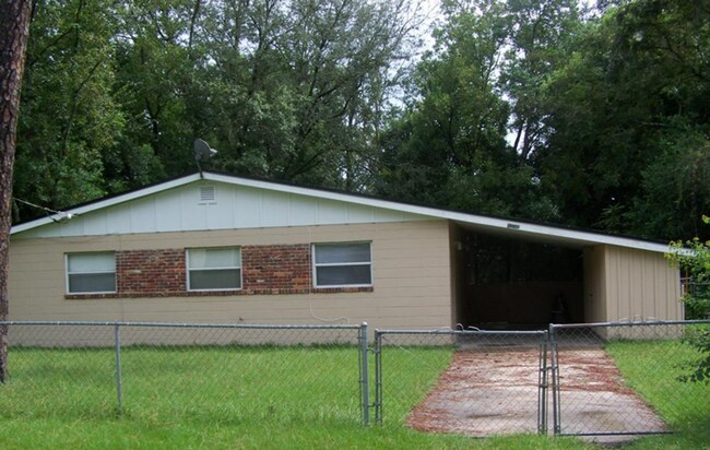 property at 8226 Metto Rd