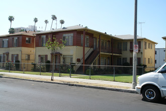 2680-2690 San Marino St in Los Angeles, CA - Foto de edificio - Building Photo