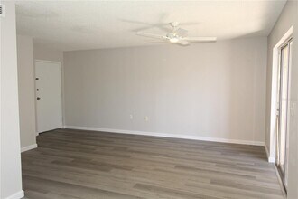 2628 Hidden Lake Dr N in Sarasota, FL - Building Photo - Building Photo