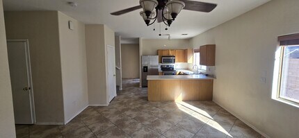 10433 E Butte St in Apache Junction, AZ - Building Photo - Building Photo