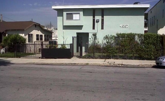 4557 W 18th St in Los Angeles, CA - Building Photo