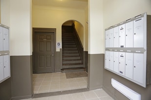 2207 E 75th St in Chicago, IL - Building Photo