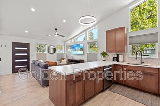 1721 E Lakeside Ave in Coeur d'Alene, ID - Building Photo - Building Photo