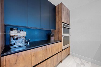 3904 NE 167th St in North Miami Beach, FL - Building Photo - Building Photo