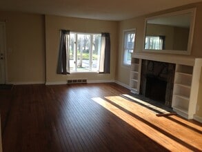 2332 Monroe Ave NE in Grand Rapids, MI - Building Photo - Building Photo