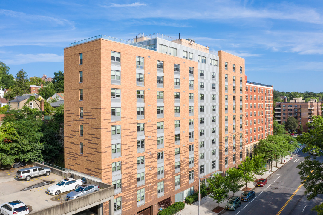 Van Cortlandt Green in Bronx, NY - Building Photo