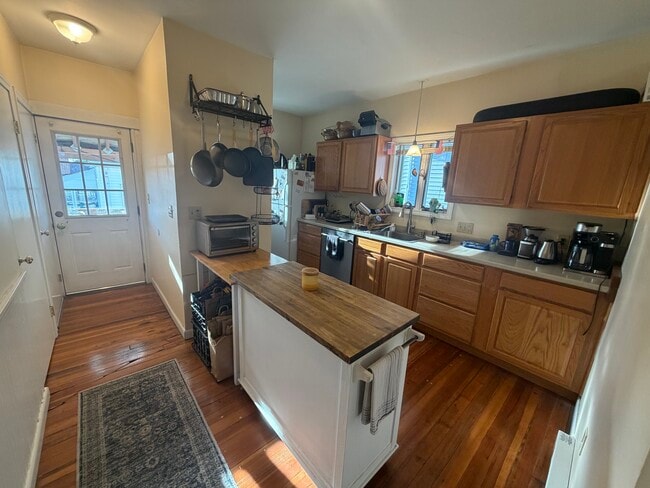 127 Hillsdale Rd, Unit 127-2