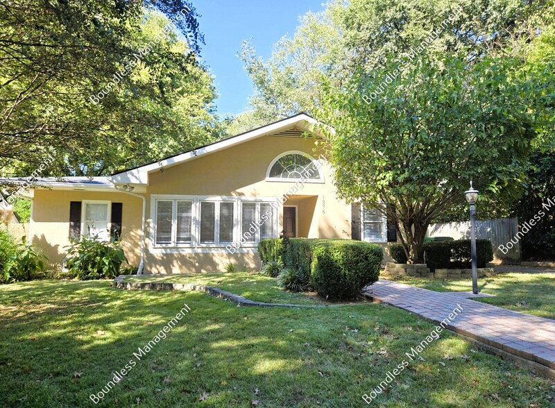 1376 Normandy Dr NE in Atlanta, GA - Building Photo