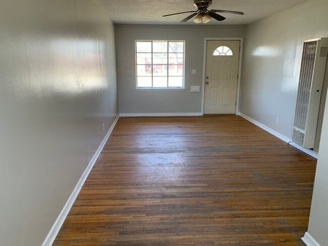 648 S Woodlawn St in Wichita, KS - Building Photo - Building Photo