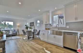 3665 W 58th Pl in Los Angeles, CA - Building Photo - Building Photo