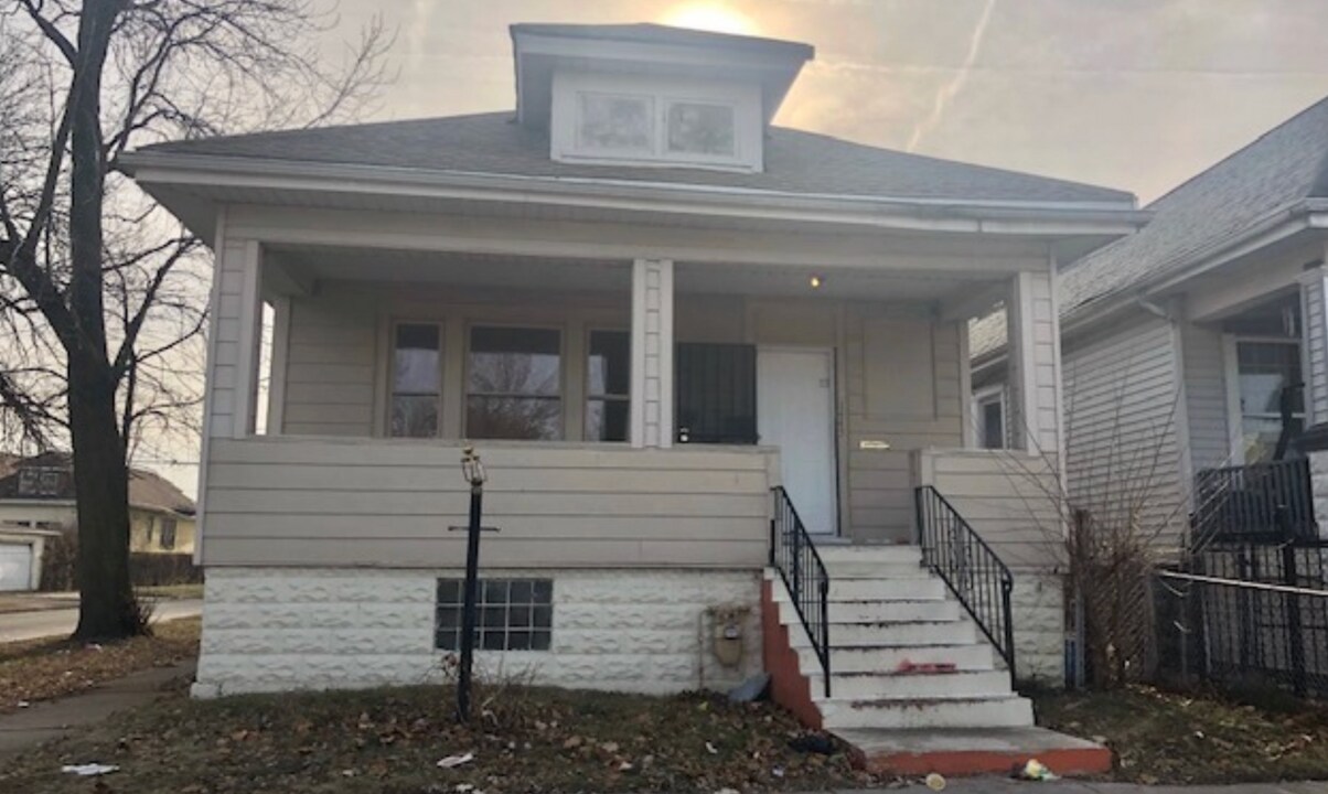 1445 W 72nd St in Chicago, IL - Building Photo