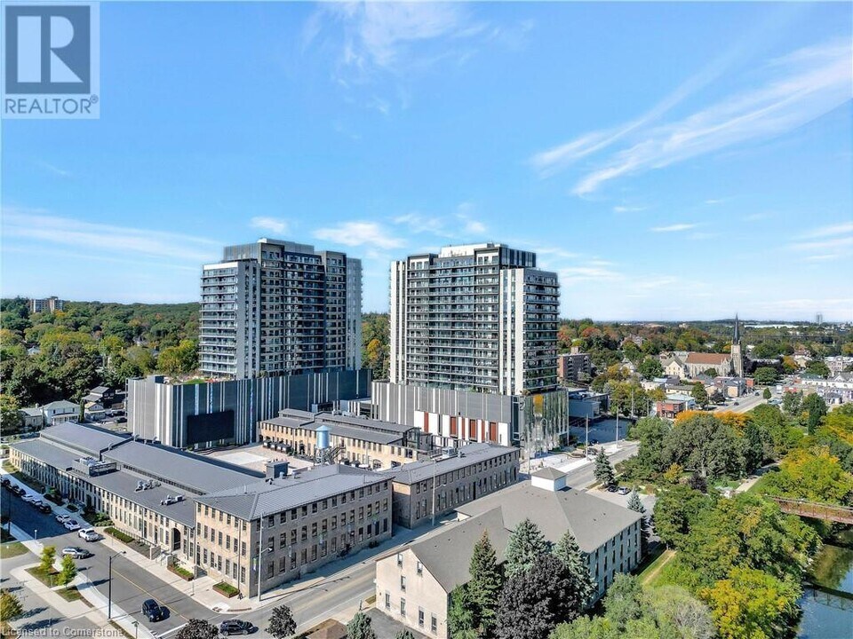 15 Glebe St in Cambridge, ON - Building Photo
