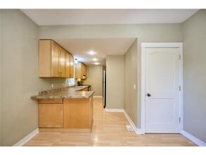 2327 Cole Ave SE in Minneapolis, MN - Foto de edificio - Building Photo