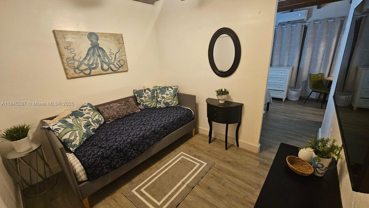 1836 Roosevelt St in Hollywood, FL - Building Photo