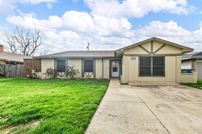 5409 Queen Ct, Unit 2-207 in Lake Dallas, TX - Building Photo - Building Photo