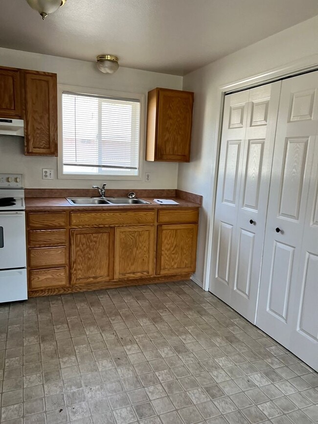 297 S 9th Ct in Coos Bay, OR - Building Photo - Building Photo