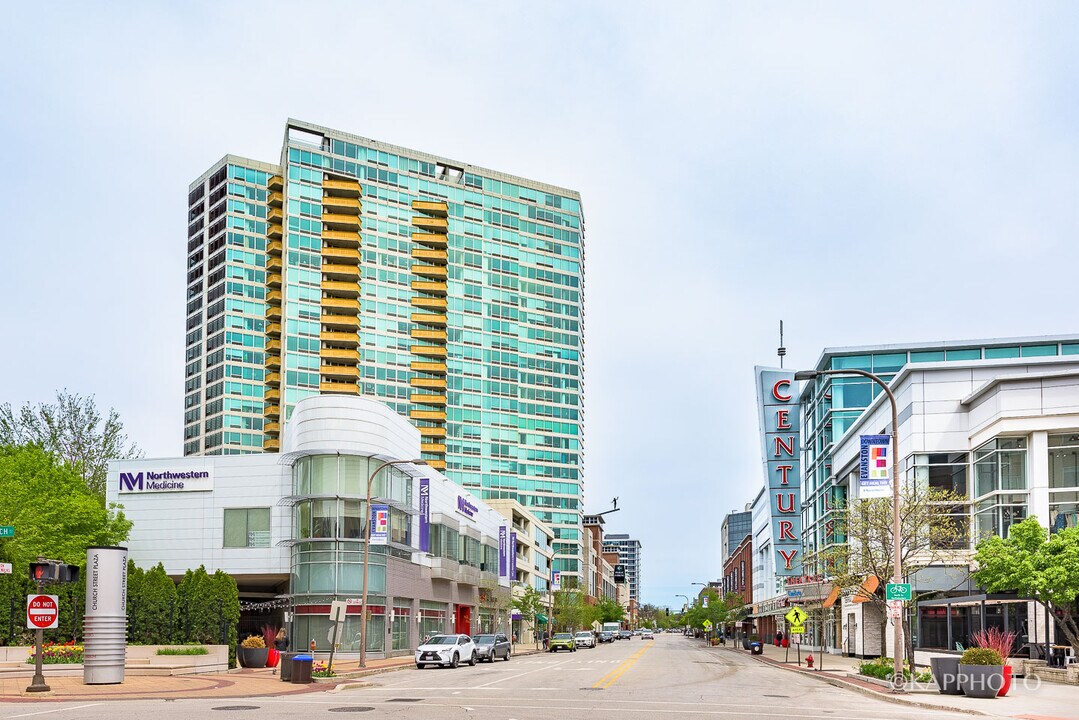 1720 Maple Ave, Unit 730 in Evanston, IL - Building Photo
