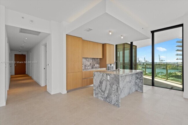 500 Alton Rd in Miami Beach, FL - Building Photo - Building Photo