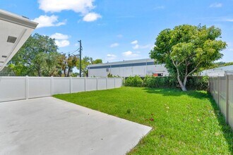 4498 NW 2nd Ave in Boca Raton, FL - Building Photo - Building Photo