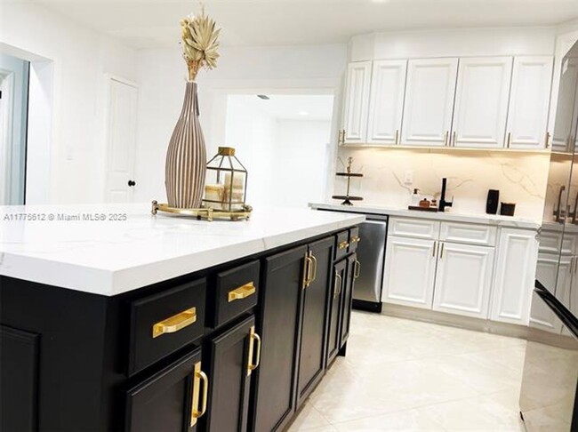 1395 SW 59th Ave in West Miami, FL - Building Photo - Building Photo