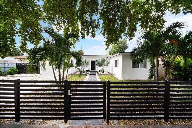 1581 Normandy Dr in Miami Beach, FL - Building Photo - Building Photo