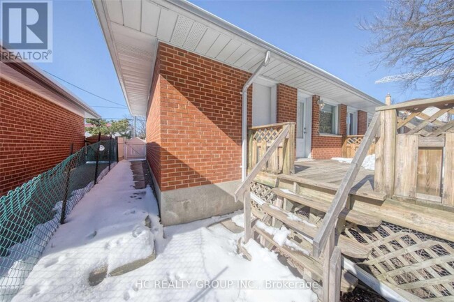 9 Wigmore Dr in Toronto, ON - Building Photo - Building Photo