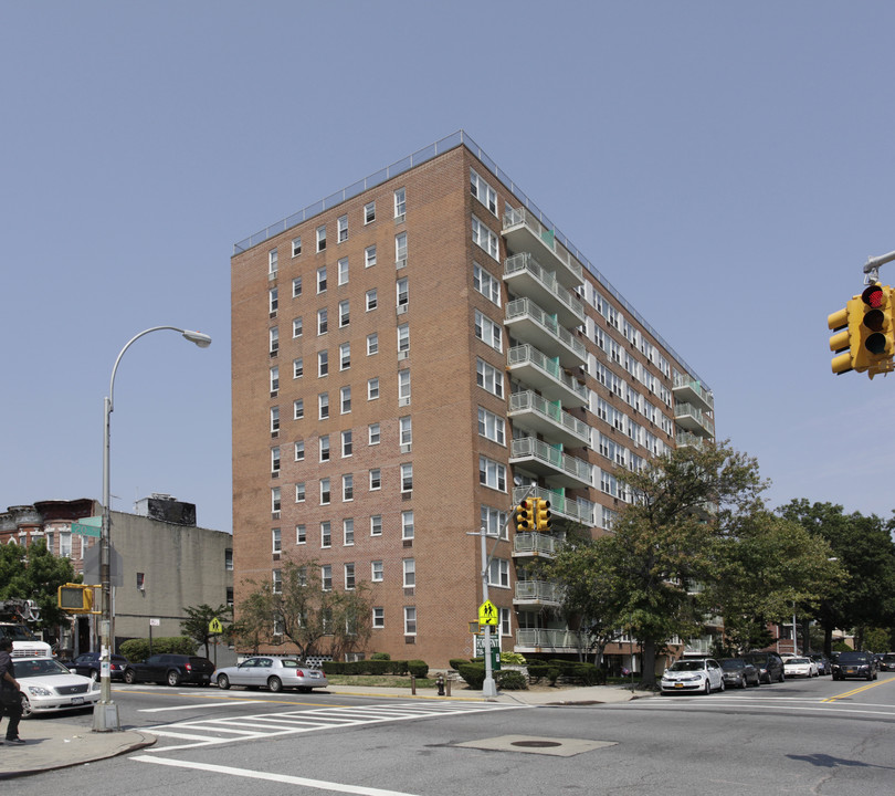 Falcon Apartments in Brooklyn, NY - Foto de edificio