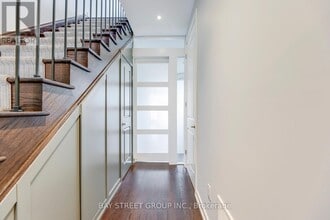 227 Huguenot Rd in Oakville, ON - Building Photo - Building Photo