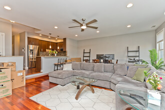 1232 N Milwaukee Ave, Unit 3 in Chicago, IL - Building Photo - Building Photo