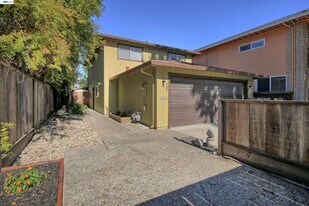 127 Walti St in Santa Cruz, CA - Building Photo