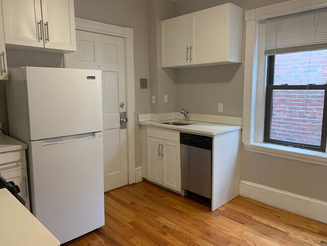 13 Wiget St, Unit 1 in Boston, MA - Building Photo - Building Photo