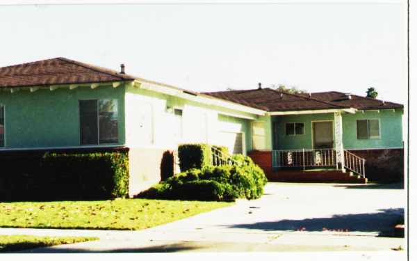 300-302 Homer Ave in Ventura, CA - Foto de edificio - Building Photo