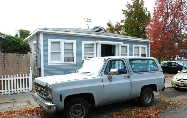 1107 Court St in Martinez, CA - Foto de edificio - Building Photo