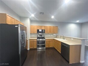 231 Spectacular St in Henderson, NV - Building Photo - Building Photo