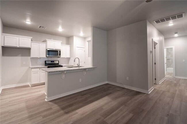 property at 1308 E Cavanaugh St