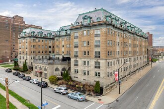 Park Lane Villa in Cleveland, OH - Building Photo - Building Photo