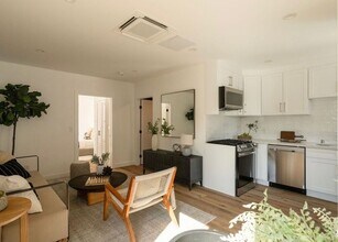 6527 W 85th St in Los Angeles, CA - Building Photo - Building Photo